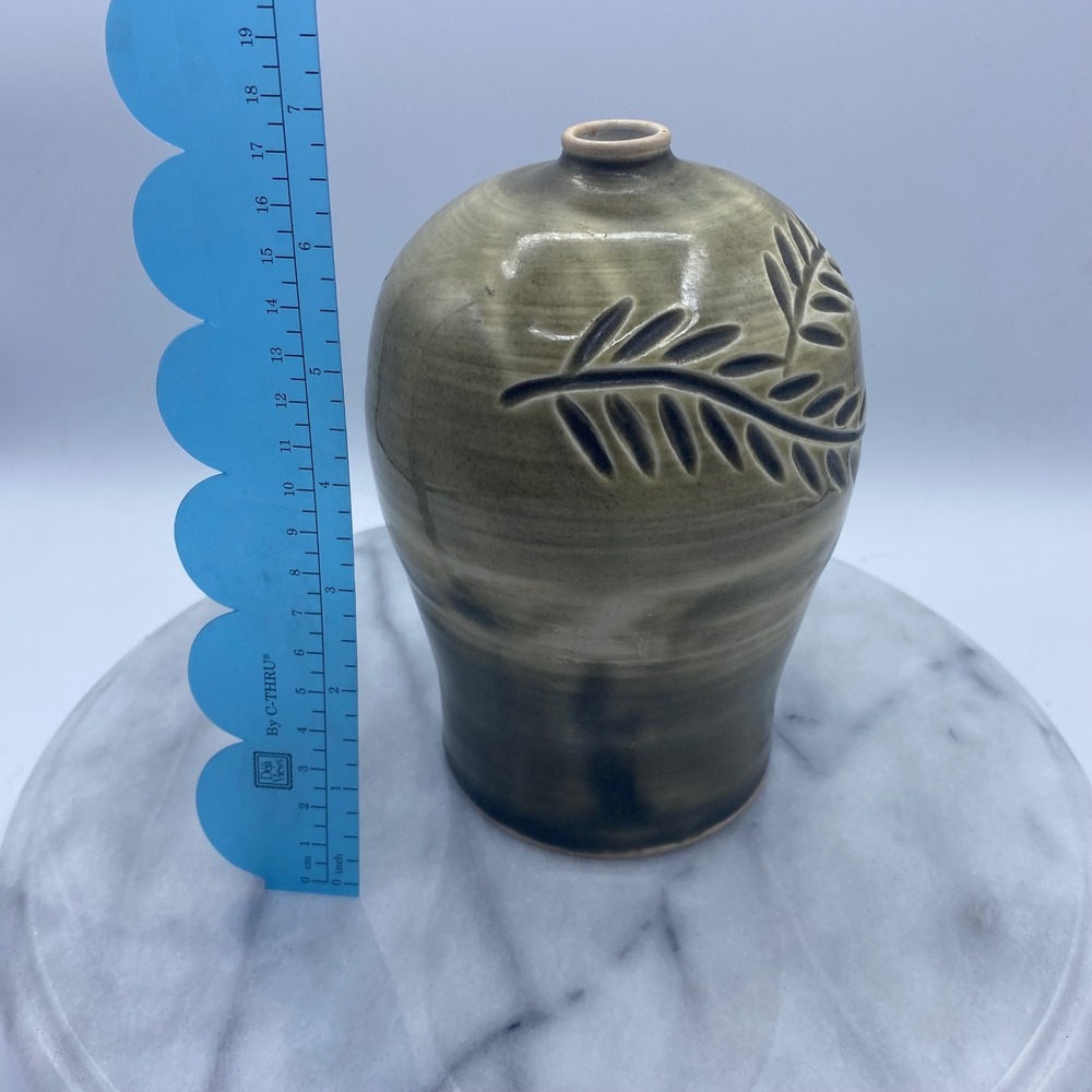 Studio Pottery Lady Fern 7in Bud Vase Green Hand Thrown Artist Signed Nature Art - Picture 7 of 11